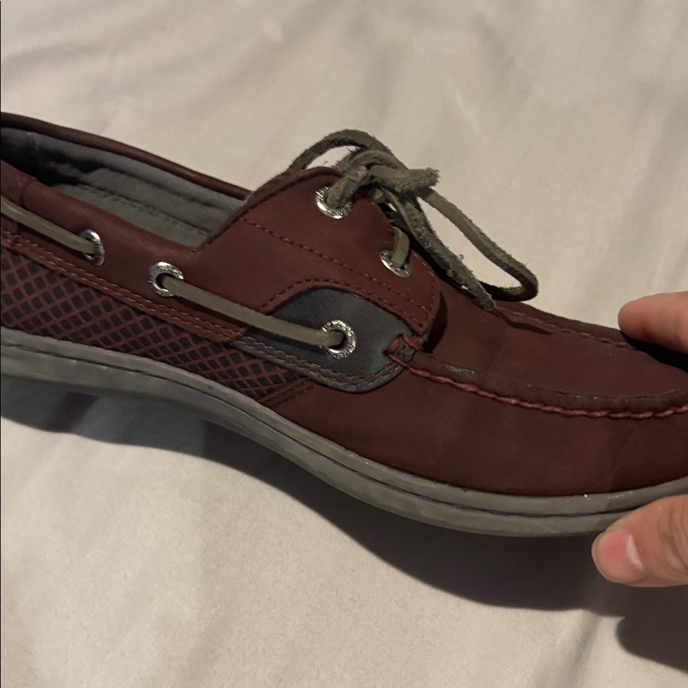 Sperry women’s Deep Burgundy Leather Boat Shoes - Picture 2 of 4